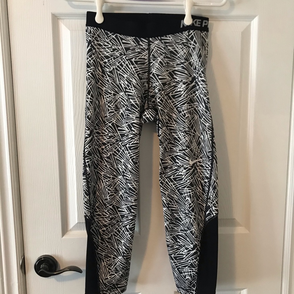 Nike Pro 3/4 Cropped Leggings